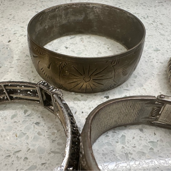 Vintage lot of 10 mid century bangles and braclets - Picture 16 of 16